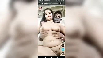 Desi XXX couple shoots an MMS video of home sex and broadcasts it