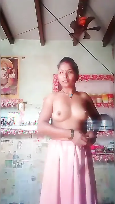 Beautiful Desi XXX girl’s nude MMS show at home where she exposes pussy