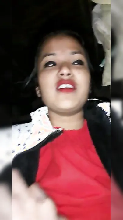 Village XXX girl gives pussy to young Desi man behind the camera