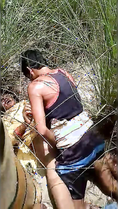 Cute XXX girl has pussy scored by Desi man on camera MMS in the field