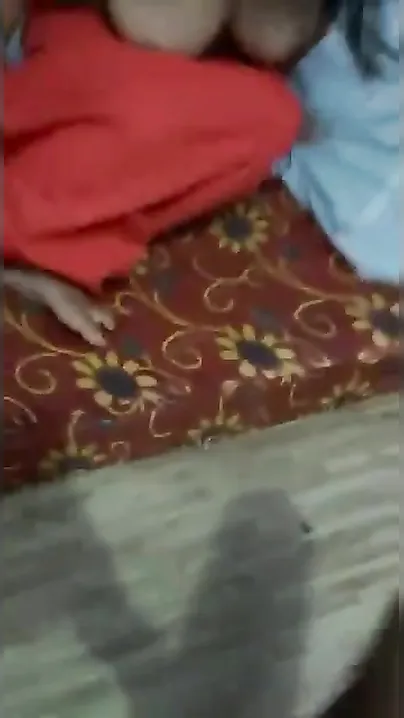 Horny Desi whore plays with boy's XXX tool in her mouth on camera