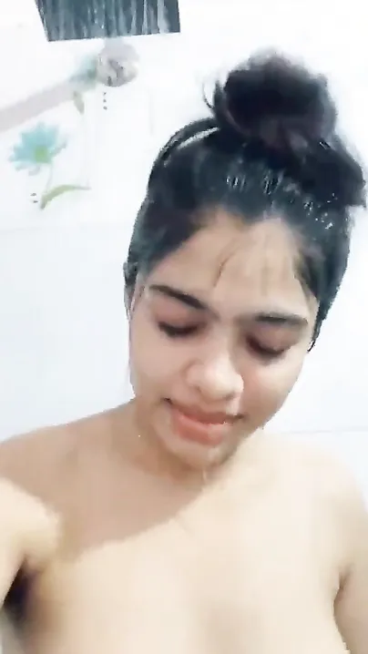 Desi girl takes shower and exposes XXX body parts in this MMS video