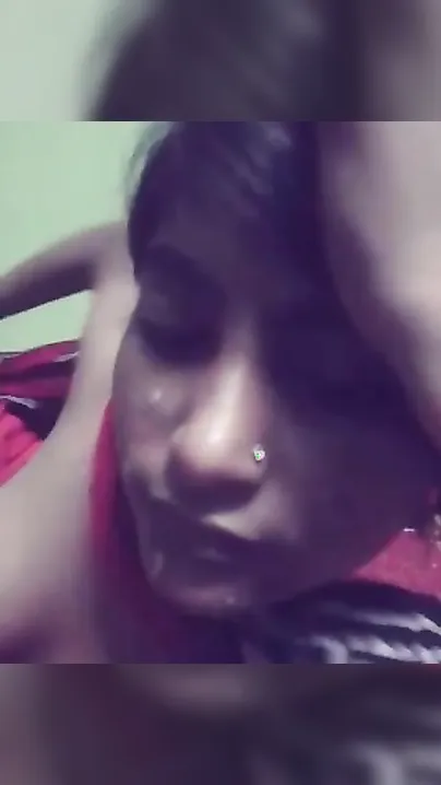 Desi babe is proud of sperm on face so she exposes if in XXX MMS video