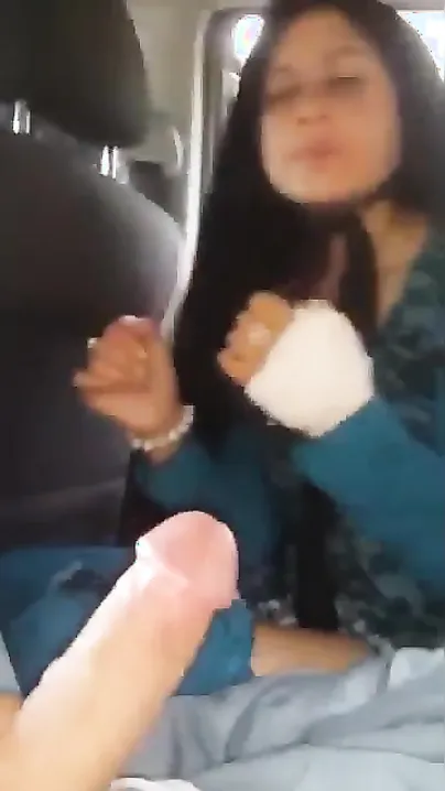 Lustful Desi bitch has oral XXX sex in car with man making MMS video