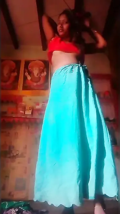Desi fuck takes red top and blue skirt off in solo XXX video MMS