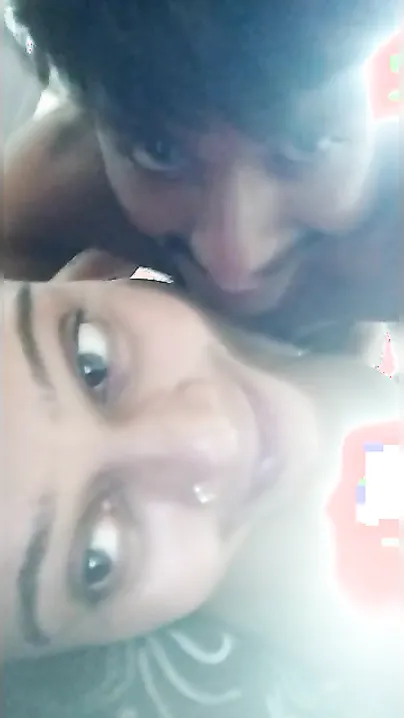 XXX addicted husband fools around with Desi wife to make MMS video