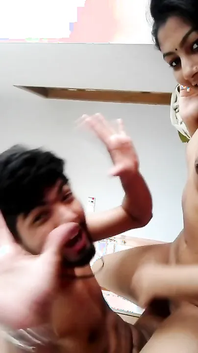 Hot XXX fucking in bedroom becomes MMS surprisingly for Desi teen