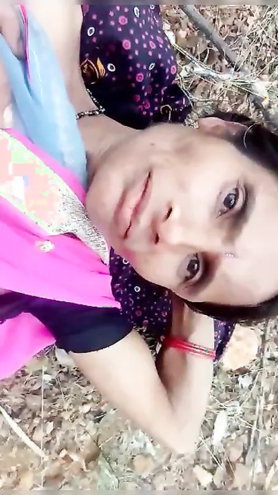 Guy spends good time fucking XXX horny Desi MILF in outdoor MMS porn