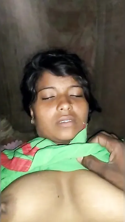 XXX lover touches Desi babe's boobs to show MMS video to whole world