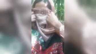 XXX whore rocks out with Desi boy who makes an MMS video in nature