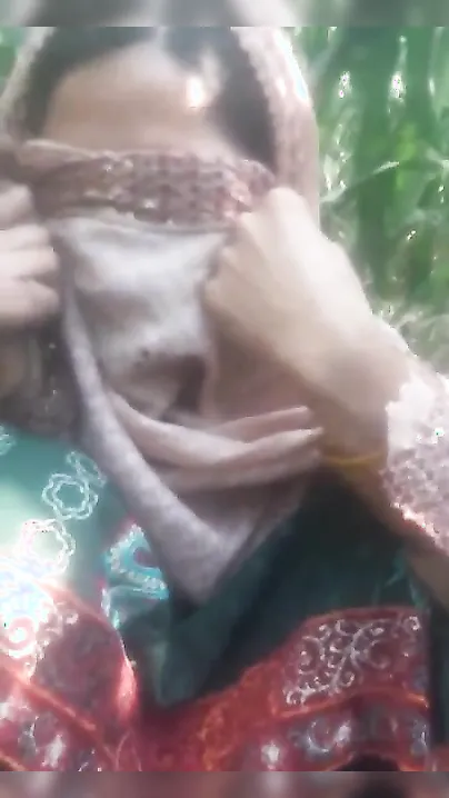 XXX whore rocks out with Desi boy who makes an MMS video in nature