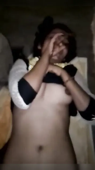 Cock-hungry Desi MILF cheats with Devar in XXX video that becomes MMS