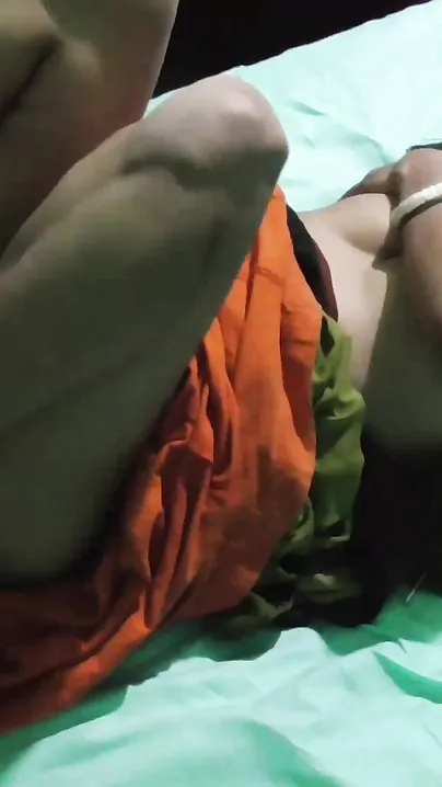 Boy comes to Desi chick with camera to have XXX sex for MMS viewers