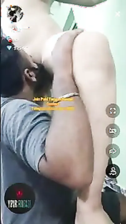 Desi wife is banged by husband with mask in an MMS show of XXX sex