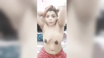 Desi charmer performs XXX show and exposes breasts for MMS viewers