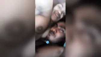 XXX cameraman nails Desi actress' pussy in this amateur MMS video