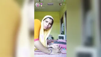 Desi MILF shares XXX video with all the online Indian MMS lovers