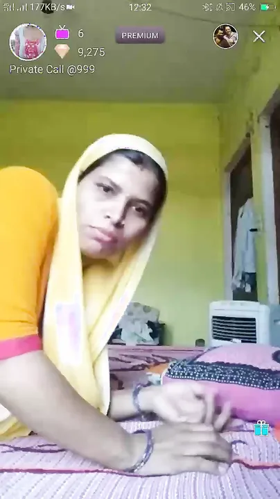 Desi MILF shares XXX video with all the online Indian MMS lovers