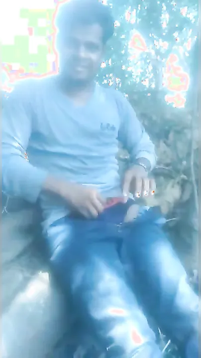Desi provokes XXX sex with guy in nature that becomes MMS in India
