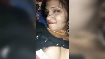 Desi chick practices missionary XXX humping in first-person MMS video