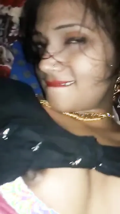 Desi chick practices missionary XXX humping in first-person MMS video