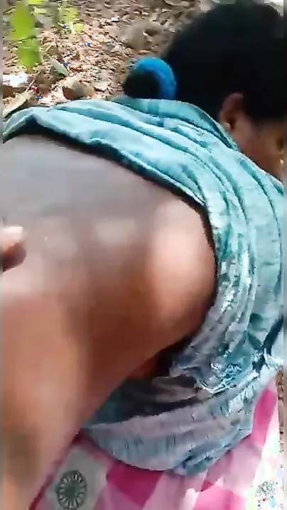 Desi slut tries her best being fucked in the MMS outdoor XXX video