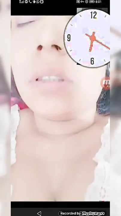 Busty Desi whore films herself for her XXX viewers in the MMS video