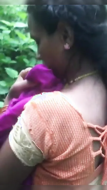 XXX adventures of lovely Desi who lifts sari up for MMS video maker