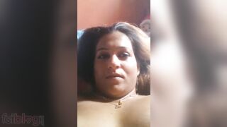 Desi wife makes a close-up XXX video for her husband and becomes MMS