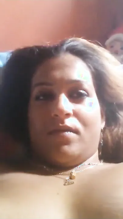 Desi wife makes a close-up XXX video for her husband and becomes MMS