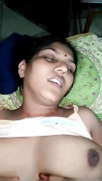 Desi MILF has XXX sex with her husband in a close-up MMS footage