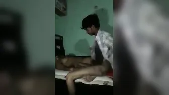 XXX video of Desi babe who loses virginity with boyfriend becomes MMS