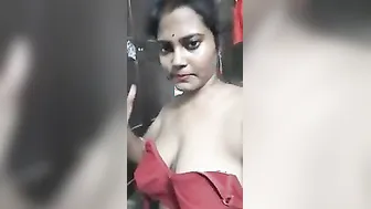 Dirty Desi slut has XXX sized saggy tits to expose in this MMS video