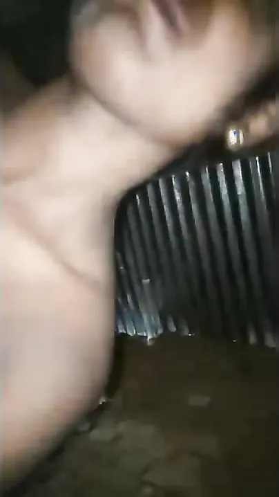 MMS clip of Desi bitch who takes guy's cock in her XXX muff close-up
