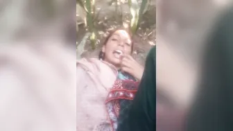 Guy fucks Desi MILF in the fresh air in this XXX outdoor MMS video