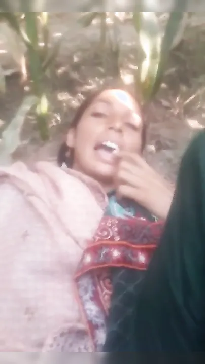 Guy fucks Desi MILF in the fresh air in this XXX outdoor MMS video