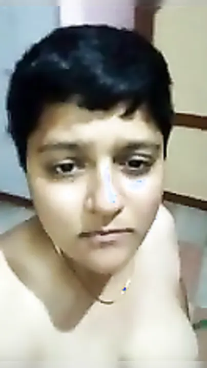 Married Desi woman makes MMS video of her naked XXX beauty close-up