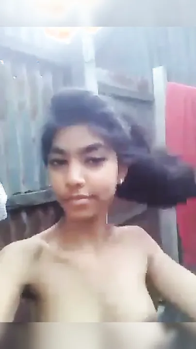 Slim Desi girl shows off tiny tits in this MMS self-made XXX video