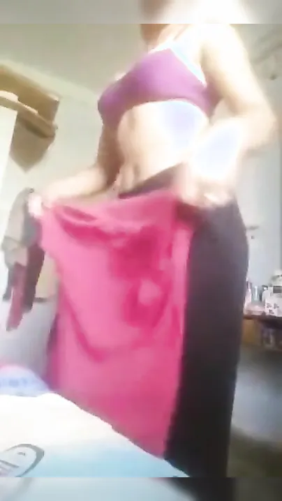 Amateur Desi chick exposes XXX attractive boobies in this MMS video