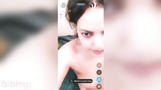Naked Desi beauty displays her XXX curves during live cam sex show
