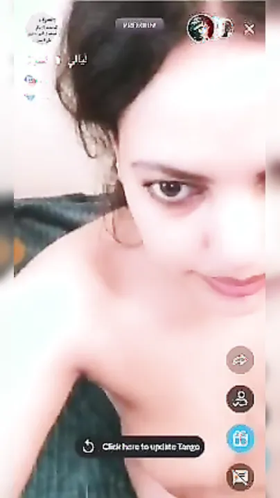 Naked Desi beauty displays her XXX curves during live cam sex show