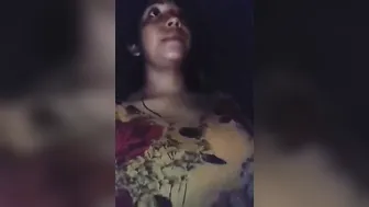 Curvy Desi village girl displays on cam her big natural XXX melons