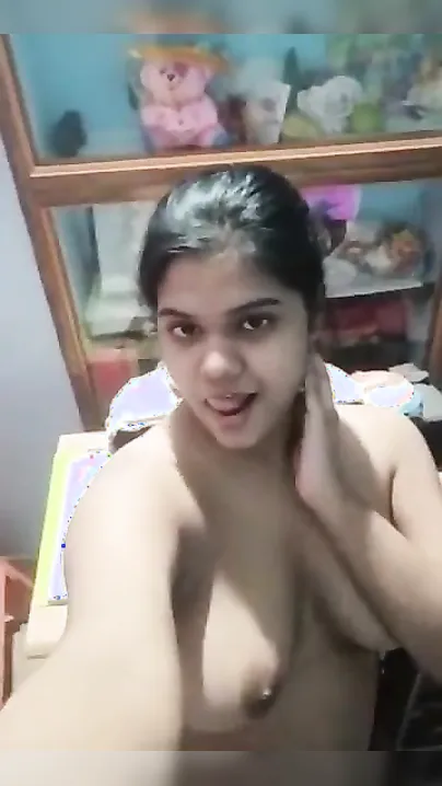 Telugu gal shows perky XXX boobs in video recorded for Desi boyfriend