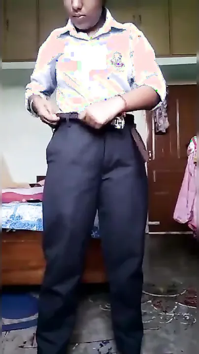 Lovely Desi college girl shows XXX assets while changing clothes