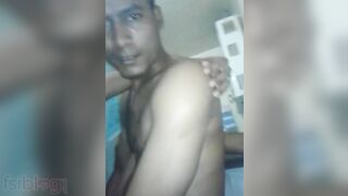 Desi gal has XXX quickie with BF in college toilet in MMS video