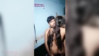 Guy bangs Desi girlfriend's twat in XXX porn he does to leak to the web