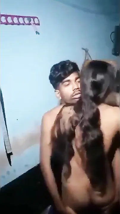 Guy bangs Desi girlfriend's twat in XXX porn he does to leak to the web