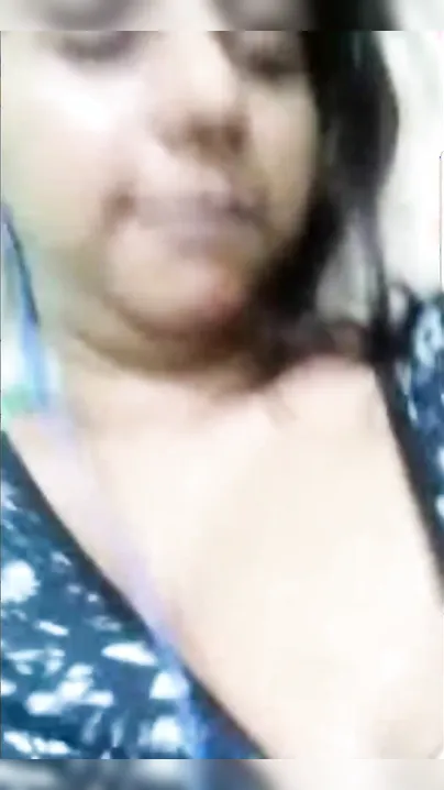 Horny Desi girl shows boobs