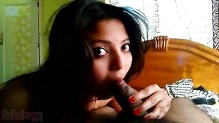 Juicy Desi XXX whore sucks her neighbour’s fat cock on cam MMS