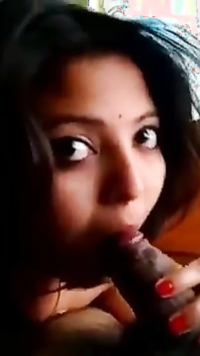 Juicy Desi XXX whore sucks her neighbour’s fat cock on cam MMS